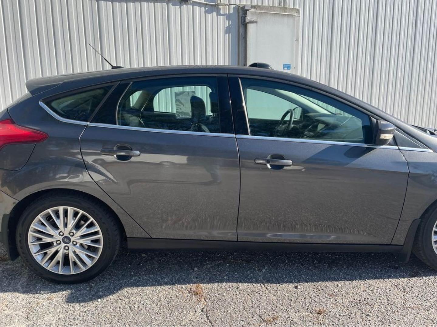 2015 Grey /Black Ford Focus Titanium (1FADP3N26FL) with an 2.0 4 CYL engine, Auto transmission, located at 5700 Curlew Drive, Norfolk, VA, 23502, (757) 455-6330, 36.841885, -76.209412 - Photo#4